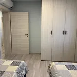 公寓 With Pool E Private Garage - Casa Holyvia Blue